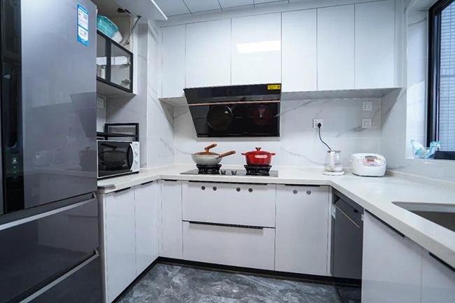 99㎡四居室，流行定制家具+靈動配色，打造不同生活體驗